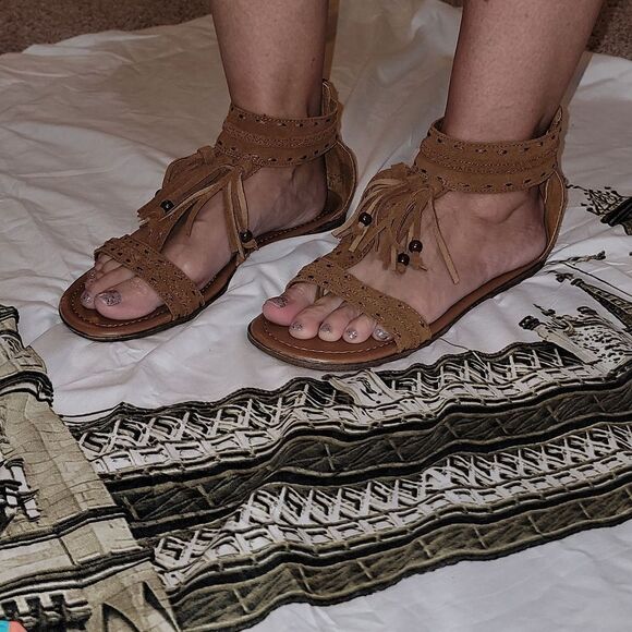 Minnetonka Womens Ankle Wrap Brown Leather Sandals w Fringe & Beads Size 8 - Picture 2 of 7